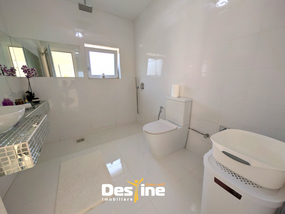 Casă sustenabilă 196 mp cu design futurist, în natură, mobilată utilată BÂRNOVA