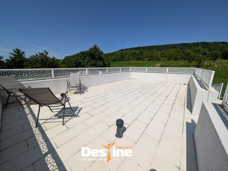 Casă sustenabilă 196 mp cu design futurist, în natură, mobilată utilată BÂRNOVA