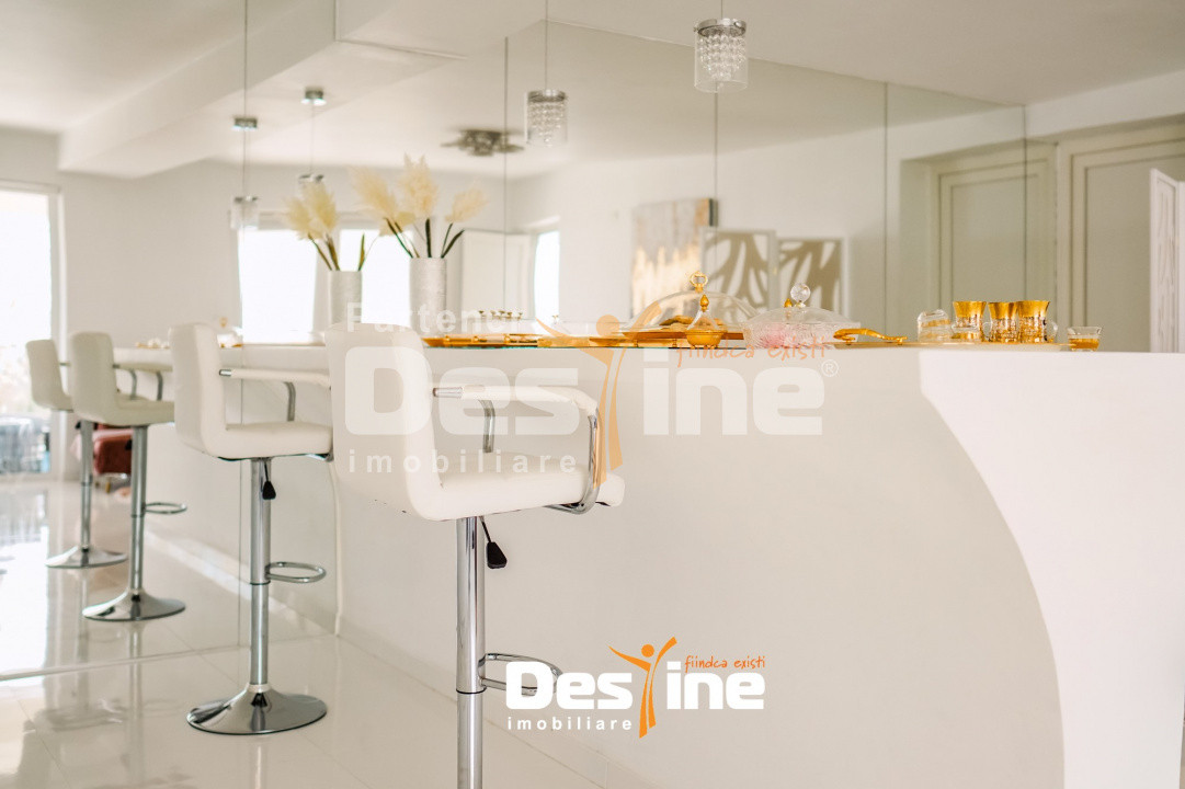 Casă sustenabilă 196 mp cu design futurist, în natură, mobilată utilată BÂRNOVA