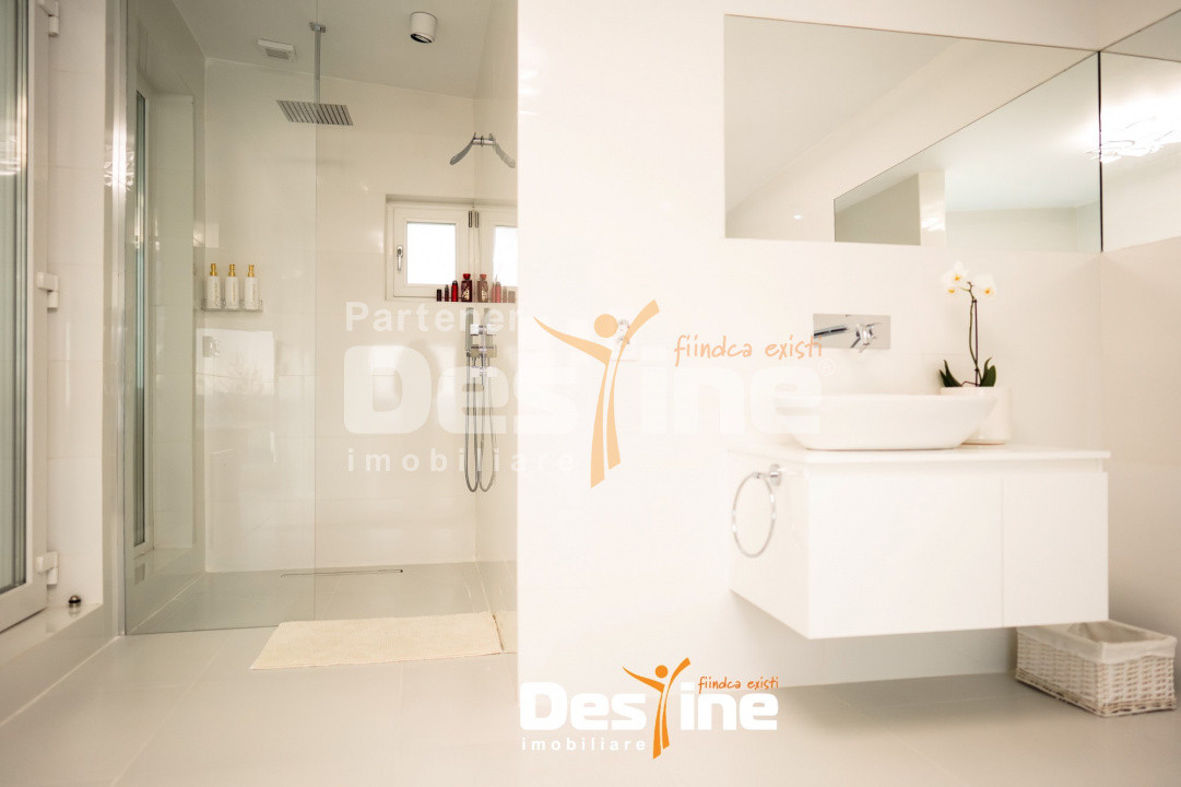 Casă sustenabilă 196 mp cu design futurist, în natură, mobilată utilată BÂRNOVA