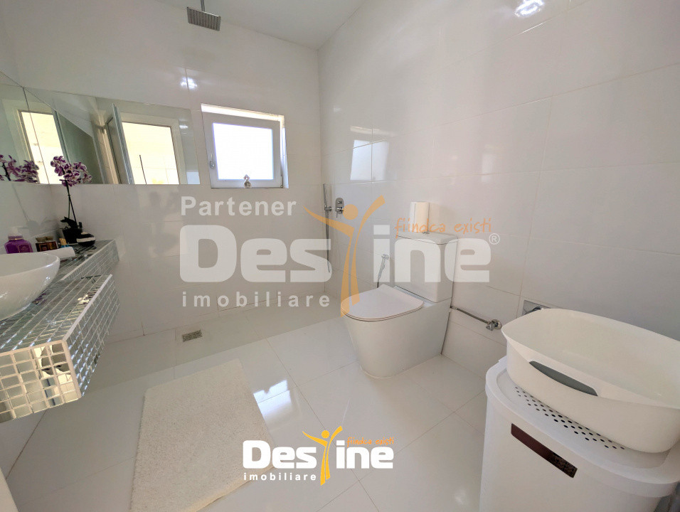 Casă sustenabilă 196 mp cu design futurist, în natură, mobilată utilată BÂRNOVA