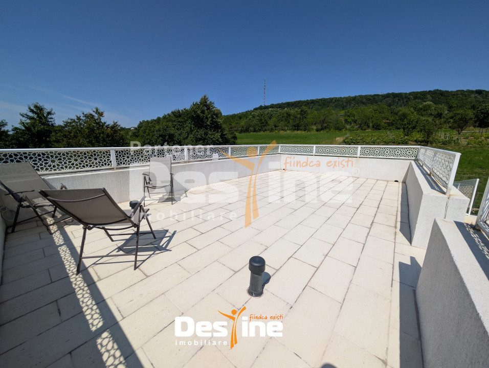 Casă sustenabilă 196 mp cu design futurist, în natură, mobilată utilată BÂRNOVA