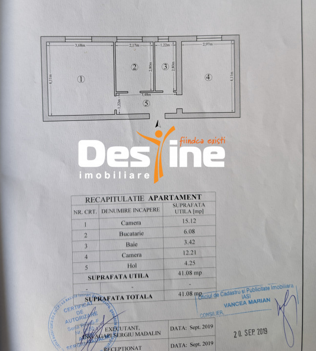 Centru Apartament 2 camere 41 mp etaj 2, partial mobilat baie cu geam renovat