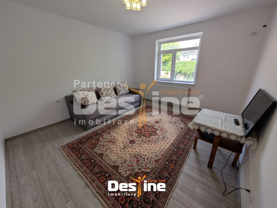 Centru Apartament 2 camere 41 mp etaj 2, partial mobilat baie cu geam renovat