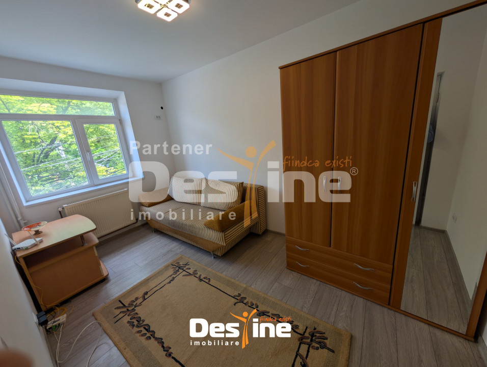 Centru Apartament 2 camere 41 mp etaj 2, partial mobilat baie cu geam renovat