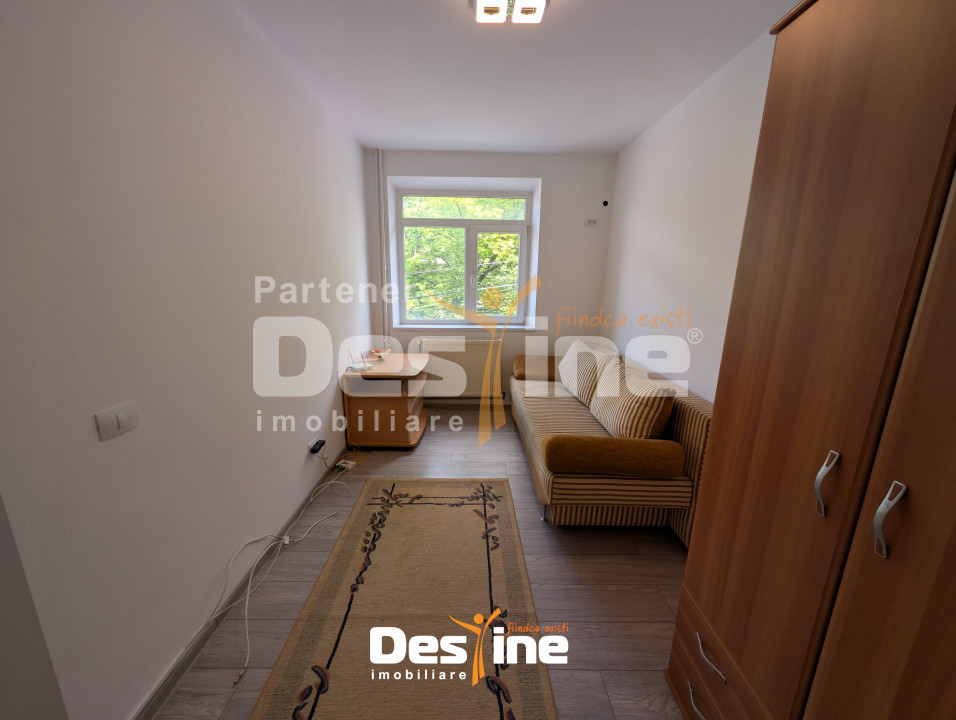Centru Apartament 2 camere 41 mp etaj 2, partial mobilat baie cu geam renovat