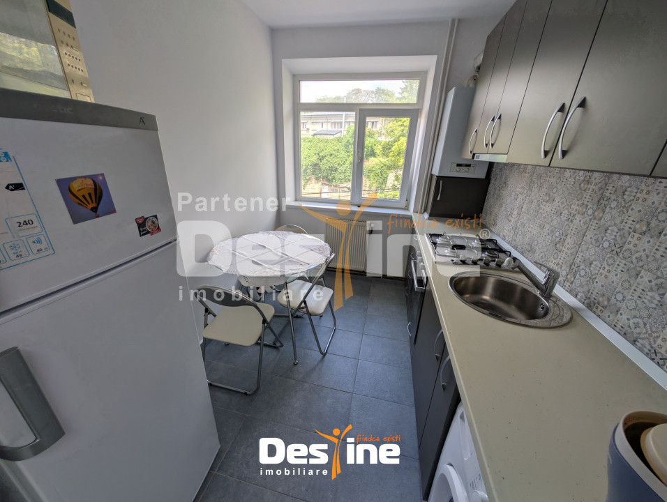 Centru Apartament 2 camere 41 mp etaj 2, partial mobilat baie cu geam renovat