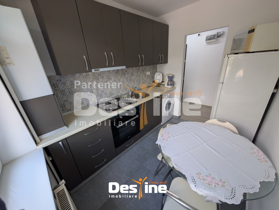 Centru Apartament 2 camere 41 mp etaj 2, partial mobilat baie cu geam renovat