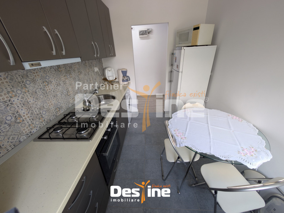 Centru Apartament 2 camere 41 mp etaj 2, partial mobilat baie cu geam renovat