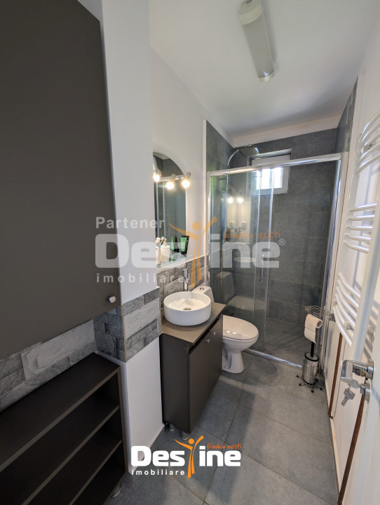 Centru Apartament 2 camere 41 mp etaj 2, partial mobilat baie cu geam renovat