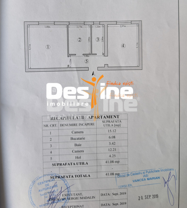 Centru Apartament 2 camere 41 mp etaj 2, partial mobilat baie cu geam renovat