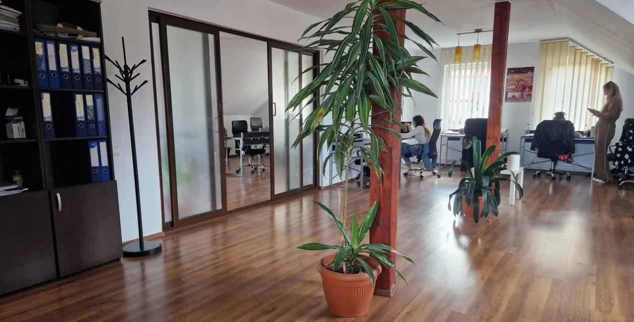 Spatiu comercial 120 mp cu 3 incaperi si locuri de parcare, zona Nicopole