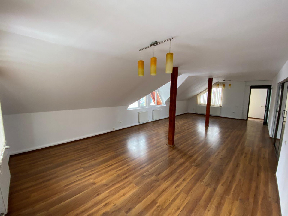 Spatiu comercial 120 mp cu 3 incaperi si locuri de parcare, zona Nicopole