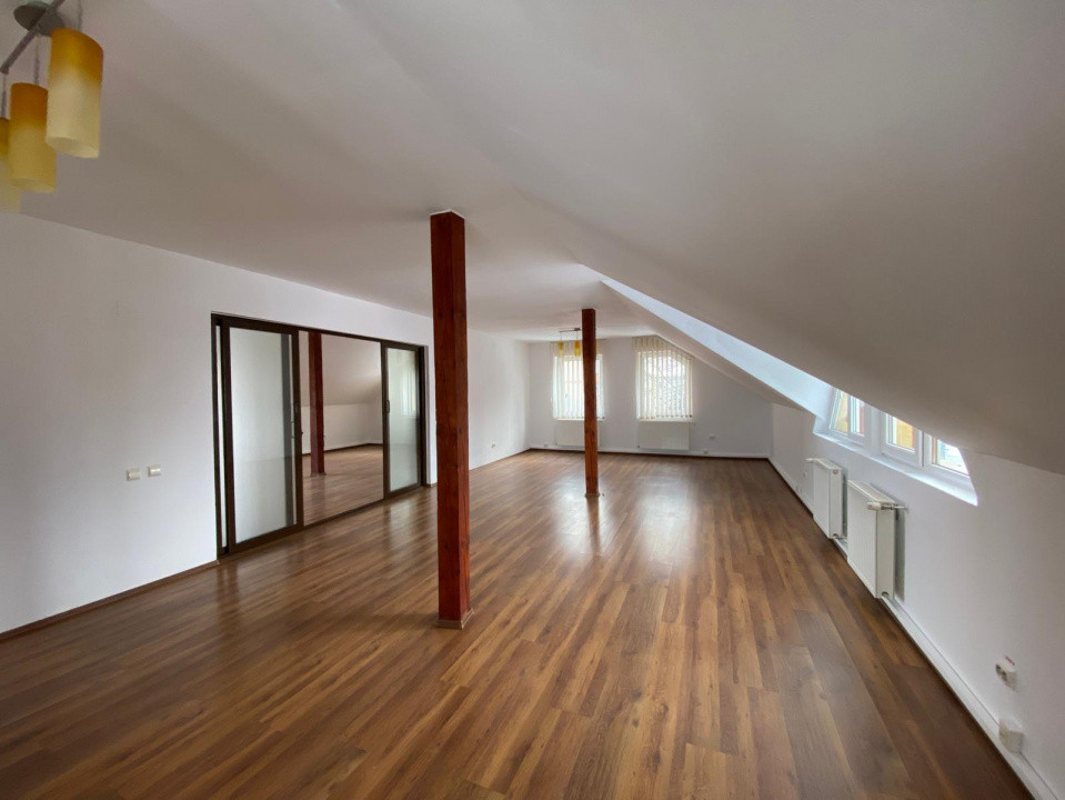 Spatiu comercial 120 mp cu 3 incaperi si locuri de parcare, zona Nicopole