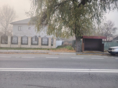 Teren intravilan + fânar P+1 – DN67, Mihăești (Gurișoara)