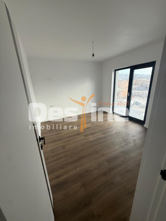 Casa individuala cu etaj, 4 camere, teren 396 mp, drum privat