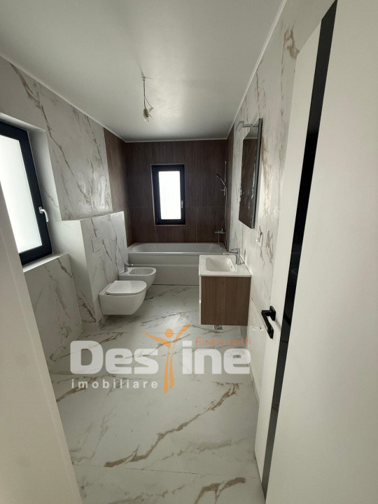 Casa individuala cu etaj, 4 camere, teren 396 mp, drum privat