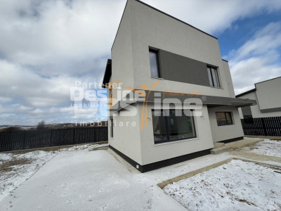 Casa individuala cu etaj, 4 camere, Pret luna martie 170.000 euro