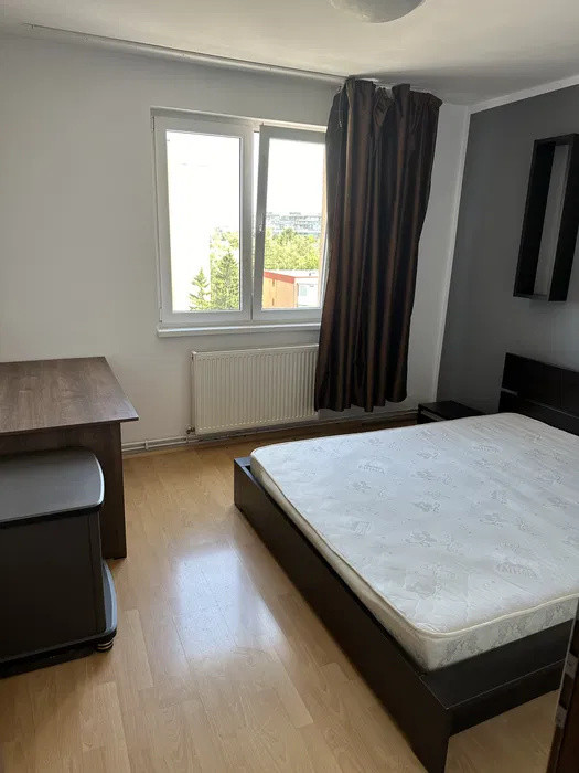 Apartament cu 3 camere 70 mp, etaj intermediar, situat pe Calea Bucuresti 