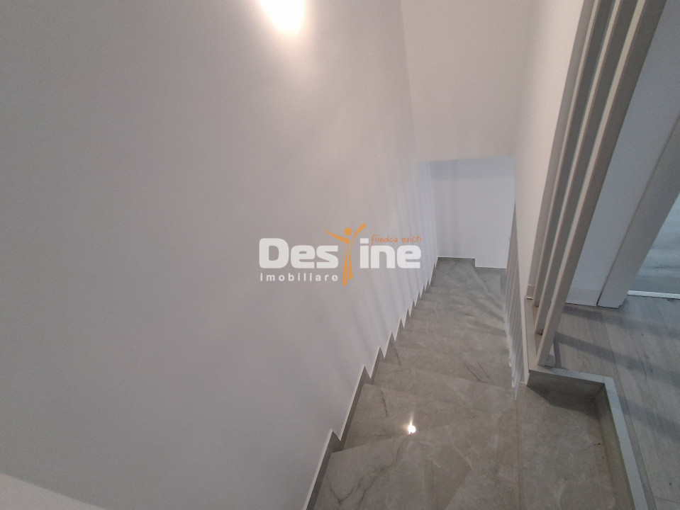 CASĂ tip duplex, situata in Valea Adanca