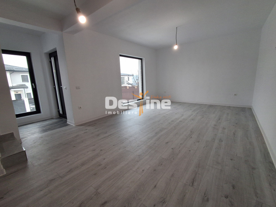 CASĂ tip duplex, situata in Valea Adanca