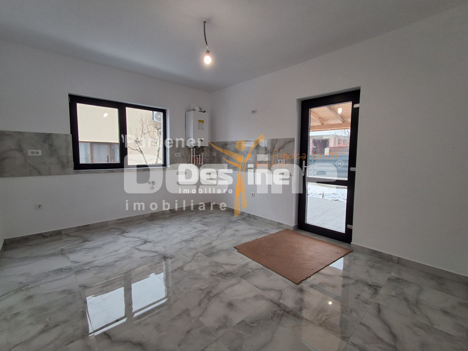 CASĂ tip duplex, situata in Valea Adanca