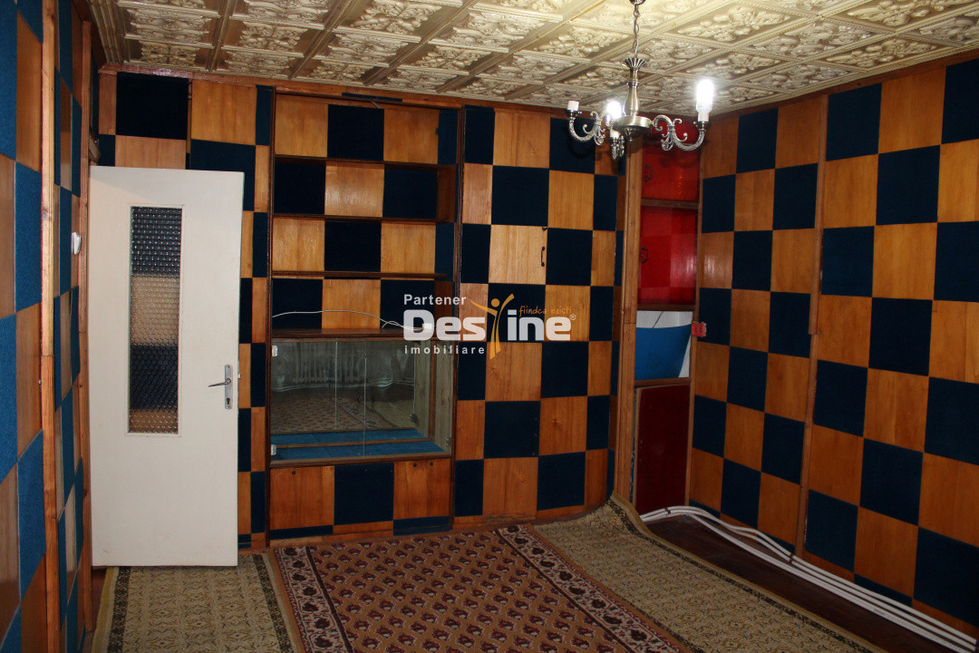 Apartament 3 camere decomandat de 61 mp 2 băi la parter cartier Favorit - Roman