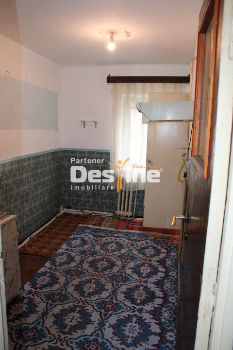 Apartament 3 camere decomandat de 61 mp 2 băi la parter cartier Favorit - Roman