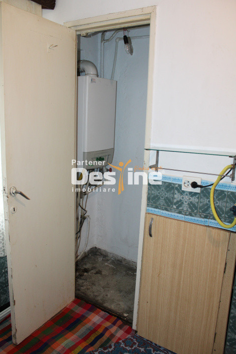 Apartament 3 camere decomandat de 61 mp 2 băi la parter cartier Favorit - Roman