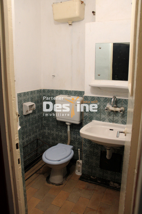 Apartament 3 camere decomandat de 61 mp 2 băi la parter cartier Favorit - Roman