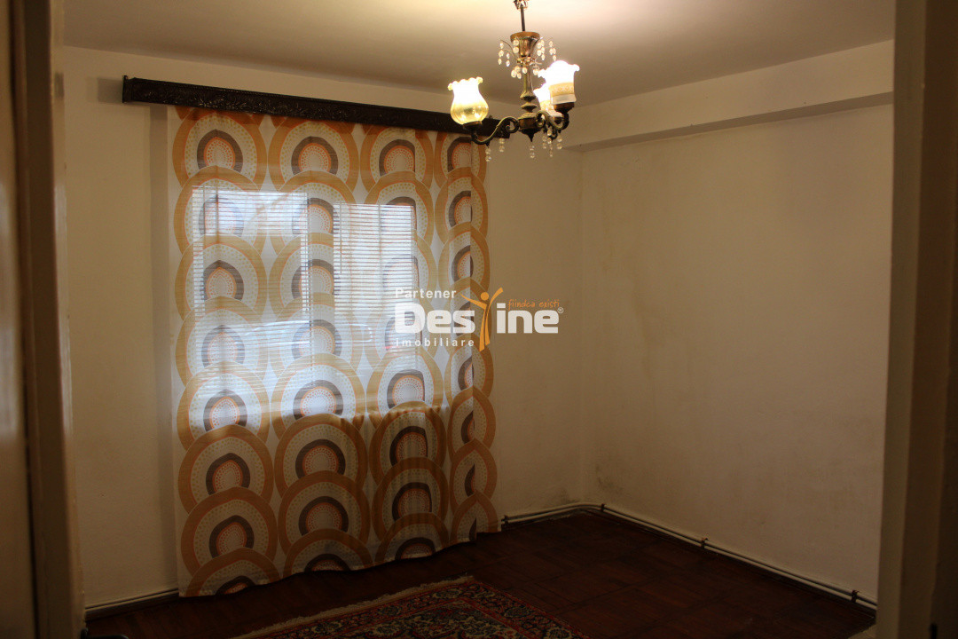 Apartament 3 camere decomandat de 61 mp 2 băi la parter cartier Favorit - Roman