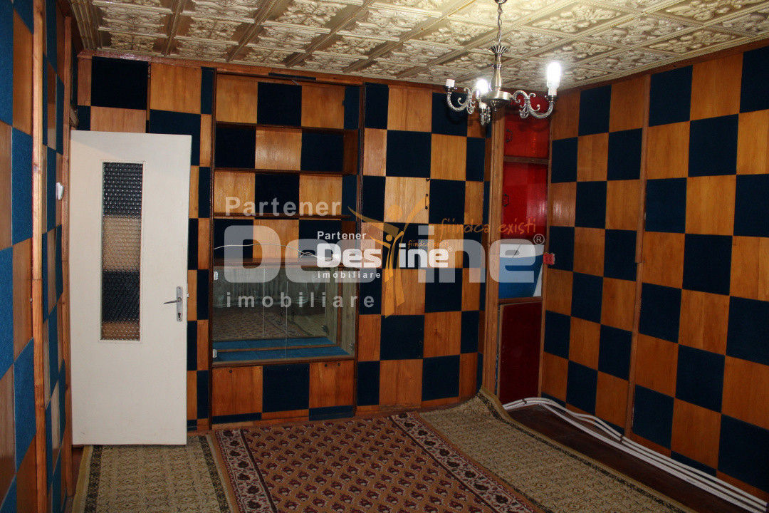 Apartament 3 camere decomandat de 61 mp 2 băi la parter cartier Favorit - Roman