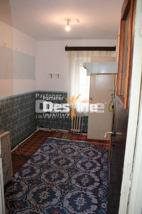 Apartament 3 camere decomandat de 61 mp 2 băi la parter cartier Favorit - Roman