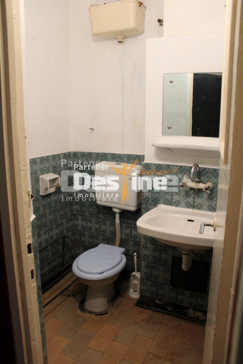 Apartament 3 camere decomandat de 61 mp 2 băi la parter cartier Favorit - Roman