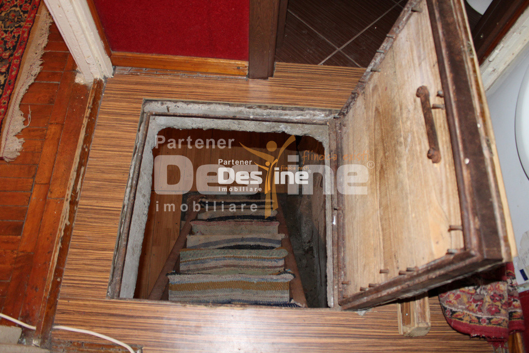 Apartament 3 camere decomandat de 61 mp 2 băi la parter cartier Favorit - Roman