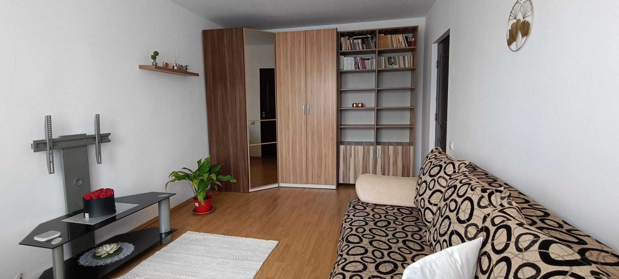 Apartament cu 2 camere decomandat, cu loc de parcare, etaj intermediar, Astra