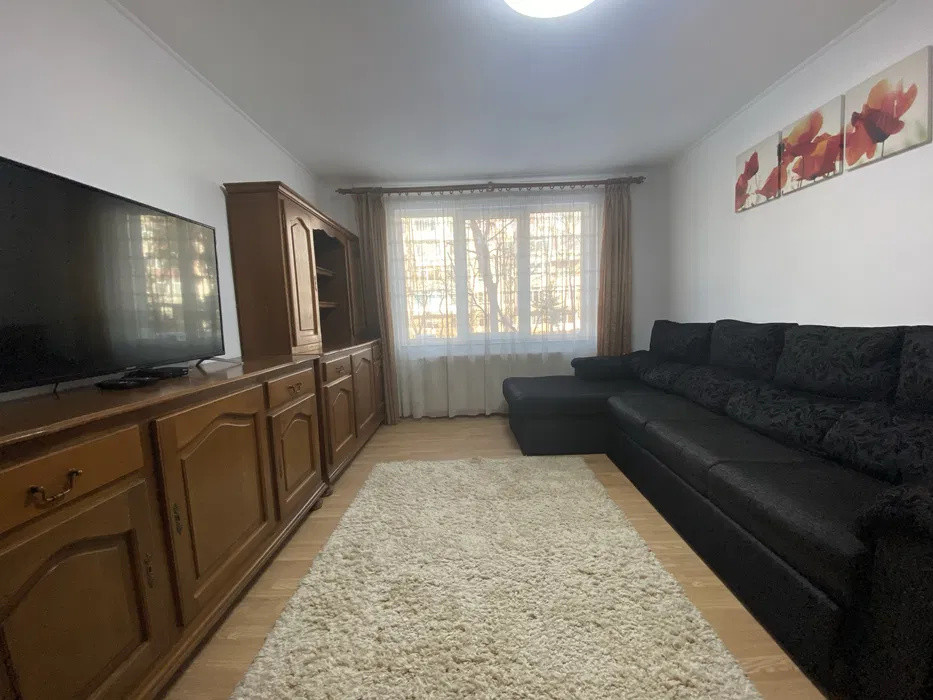 Apartament cu 3 camere, cu doua locuri de parcare, situat in cartierul Tractorul