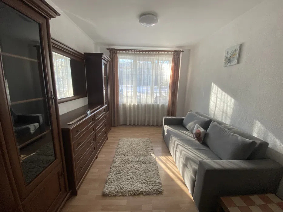 Apartament cu 3 camere, cu doua locuri de parcare, situat in cartierul Tractorul