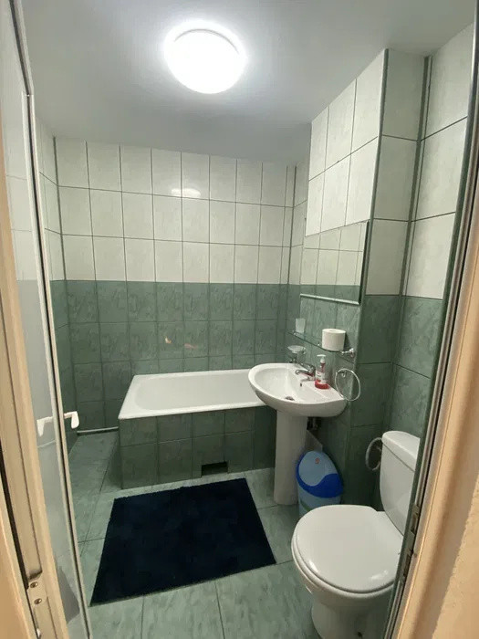 Apartament cu 3 camere, cu doua locuri de parcare, situat in cartierul Tractorul