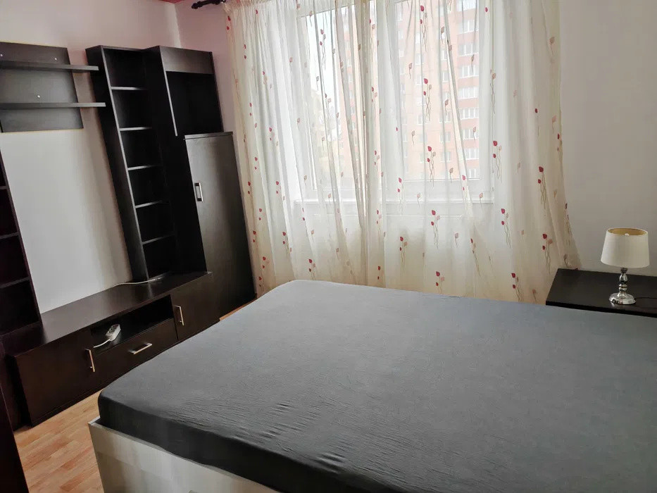 Apartament cu 3 camere 60 mp, etaj intermediar, bloc cu lift, Calea Bucuresti 