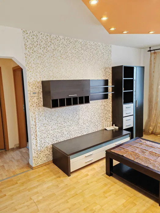 Apartament cu 3 camere 60 mp, etaj intermediar, bloc cu lift, Calea Bucuresti 