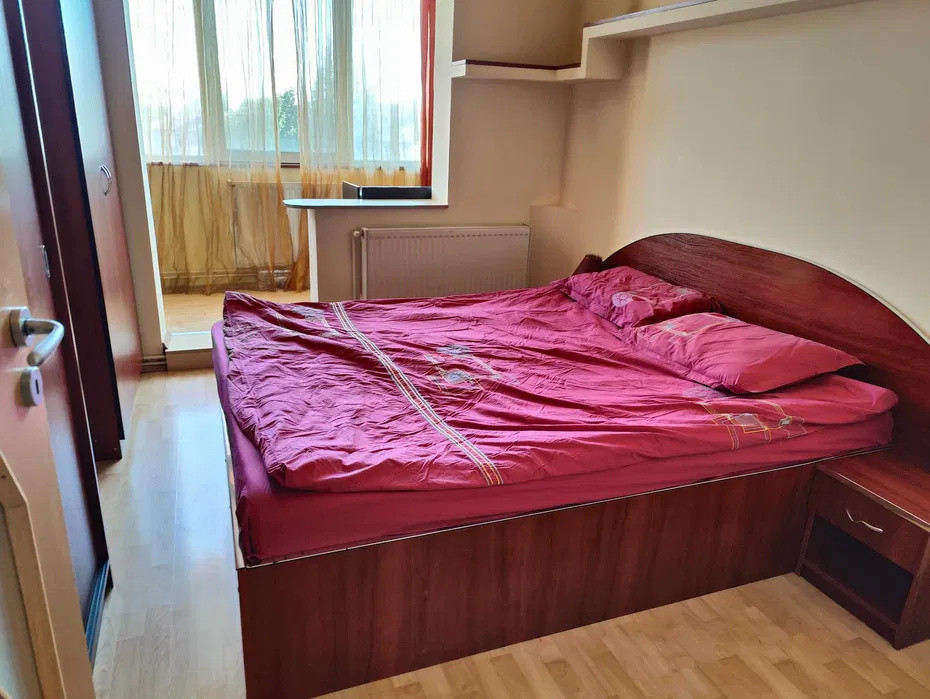 Apartament cu 3 camere 60 mp, etaj intermediar, bloc cu lift, Calea Bucuresti 