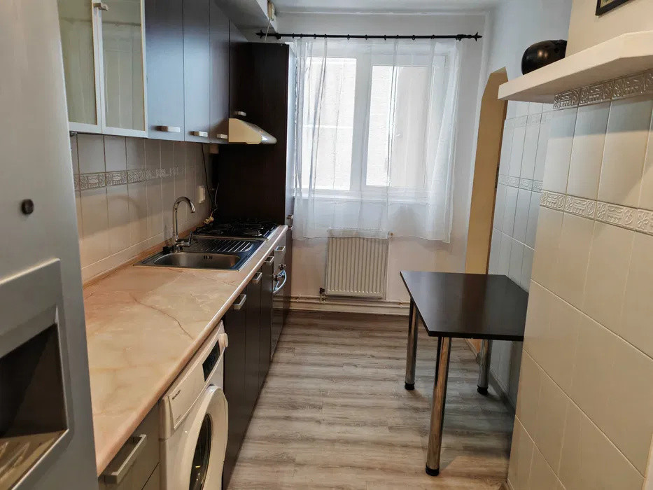 Apartament cu 3 camere 60 mp, etaj intermediar, bloc cu lift, Calea Bucuresti 