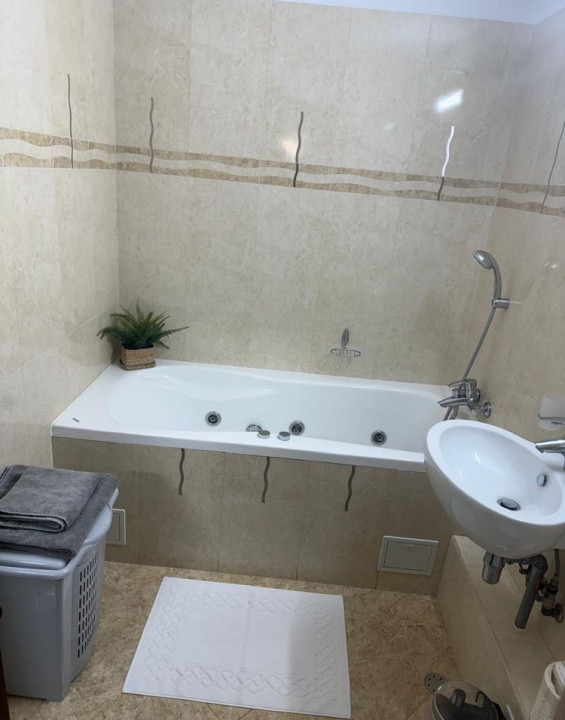 Apartament 3 camere 78mp, renovat, centrala proprie, zona Salaj/Rahova