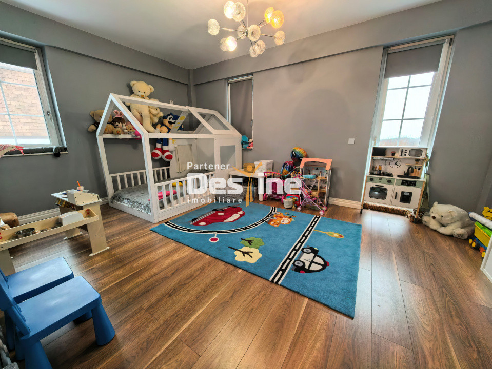 Duplex modern cu desing britanic 7 camere D+P+1+M 160 mp, cartier intim - Copou