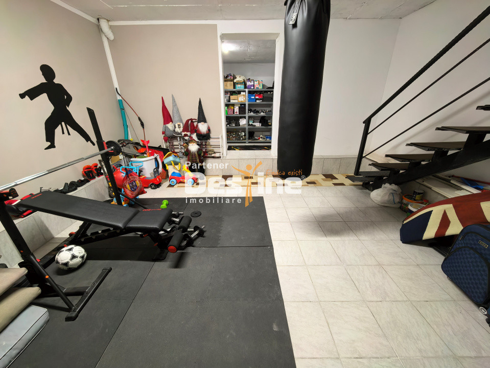 Duplex modern cu desing britanic 7 camere D+P+1+M 160 mp, cartier intim - Copou