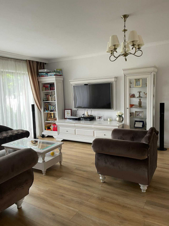 Casă spațioasă, panouri solare, Damila