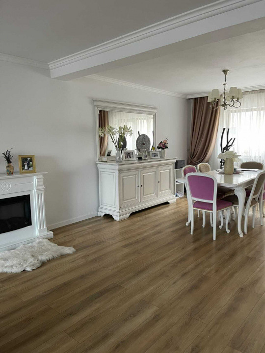 Casă spațioasă, panouri solare, Damila