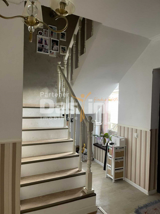 Casă spațioasă, panouri solare, Damila