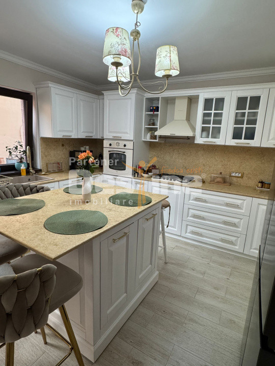 Casă spațioasă, panouri solare, Damila